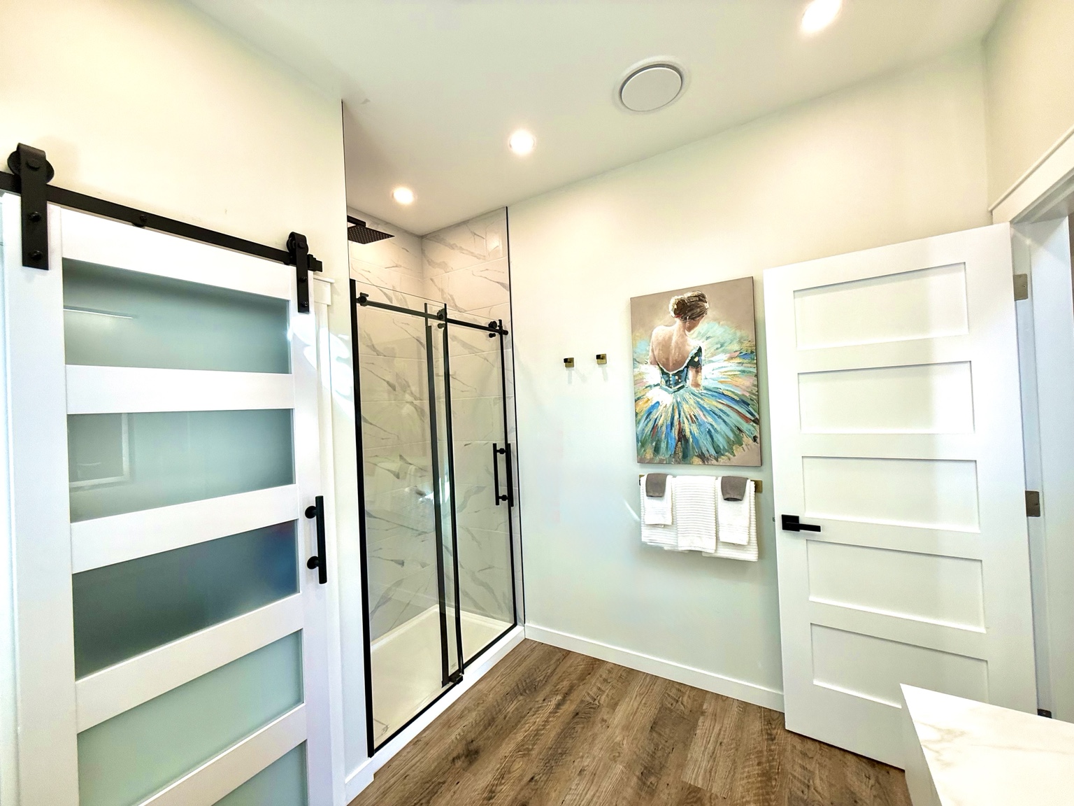 The rainfall shower and contemporary finishes at Ravens Nest