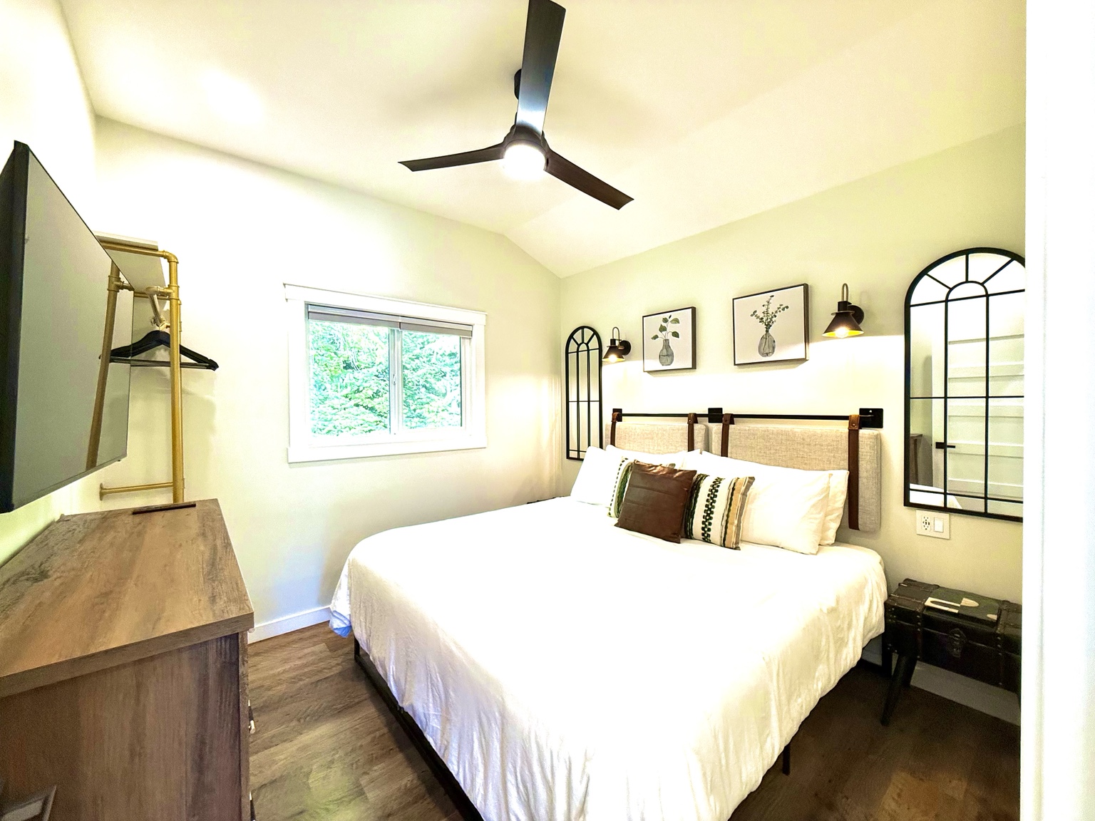 The serene king bedroom at Ravens Nest